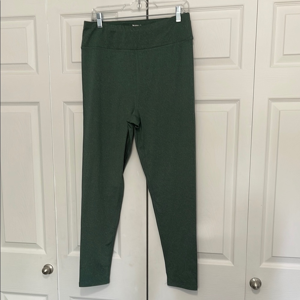 BearPaw Green Athletic Leggings with Streamlined Fit